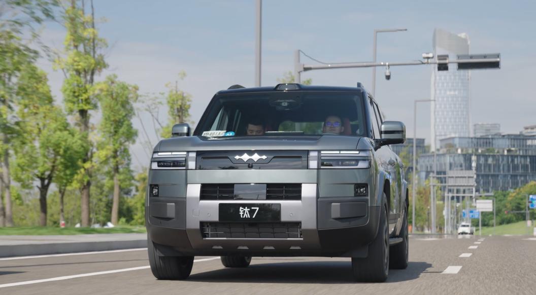 铁汉柔情？外观硬核，配置却很家用，方程豹钛7售价17.98万元起__铁汉柔情？外观硬核，配置却很家用，方程豹钛7售价17.98万元起