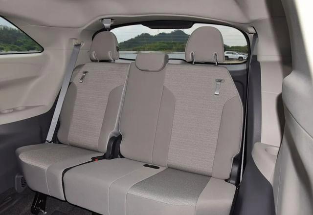 丰田7座车火爆热销，22万含9雷达，2。5引擎油耗5。77L，双叉臂公-有驾