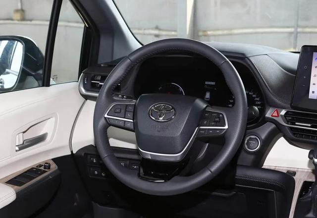 丰田7座车火爆热销，22万含9雷达，2。5引擎油耗5。77L，双叉臂公-有驾