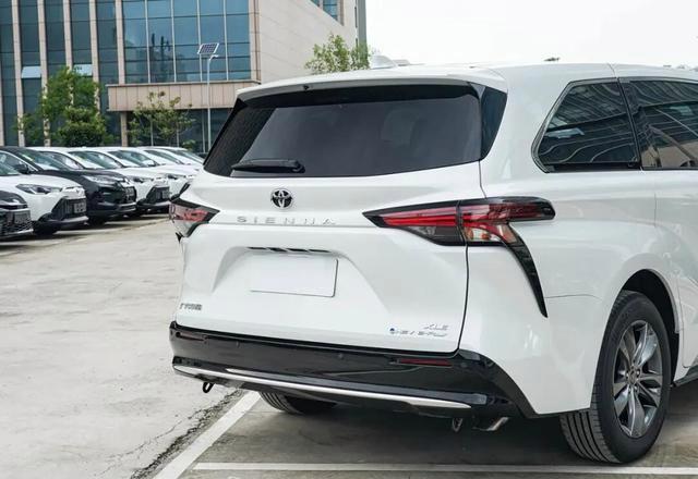 丰田7座车火爆热销，22万含9雷达，2。5引擎油耗5。77L，双叉臂公-有驾