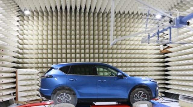 看完全新ES8动态体验符合预期还有意料之外的惊喜，软硬实力全面升级，智驾版本实现反超展现蔚来不断追求卓越的决心-有驾