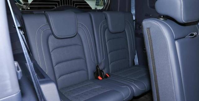 手里有30万元预算想买大空间SUV还是花35万追求豪华感？探险者更实用，XT6更舒适和静音，各有千秋看你偏重哪一方面-有驾