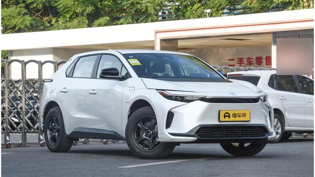 广汽丰田新铂智4X亮相，前脸变新，动力小提升-有驾