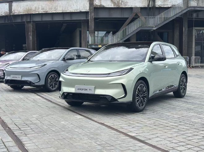 售价6.28-8.78万元 极狐T1正式上市