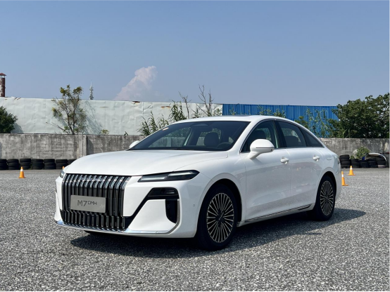 上汽荣威M7 DMH试驾 好看好开又好省的“后浪”