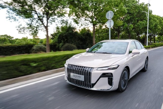 上汽荣威M7 DMH试驾 好看好开又好省的“后浪”