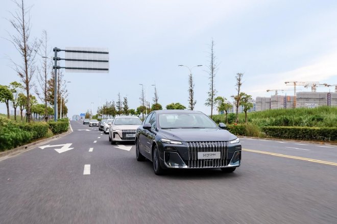 上汽荣威M7 DMH试驾 好看好开又好省的“后浪”