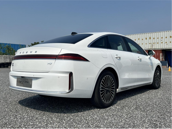 上汽荣威M7 DMH试驾 好看好开又好省的“后浪”