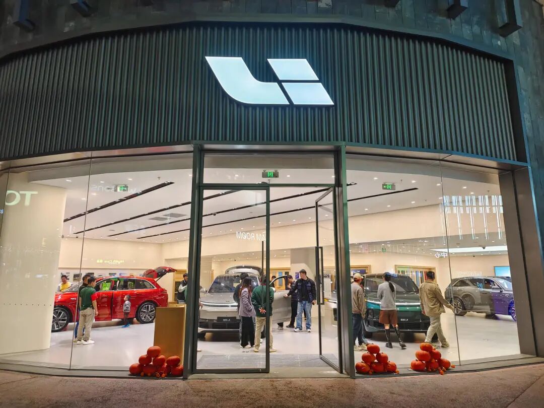 理想汽车回应“远程召唤功能被举报下线”：审慎负责推进各项新功能上线