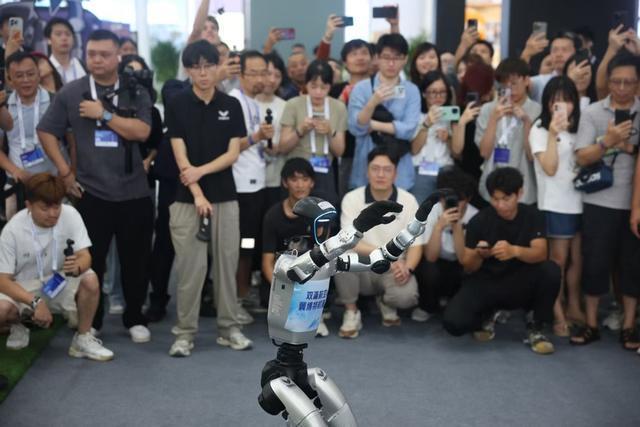 从AI原住民到未来梦想家，年轻人已在外滩大会挑起大梁_从AI原住民到未来梦想家，年轻人已在外滩大会挑起大梁_