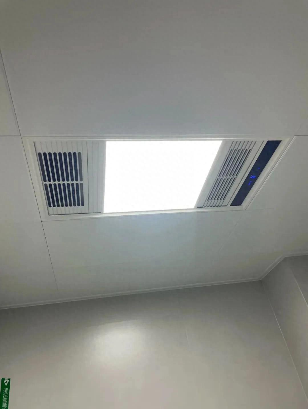 别大意！有人家里的卫生间被“入侵”了，吊顶上面让人大呼意外_别大意！有人家里的卫生间被“入侵”了，吊顶上面让人大呼意外_