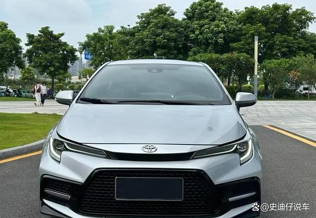 新款丰田雷凌实车，增加55毫米，动力2.0L/126千瓦/配CVT变速器-有驾