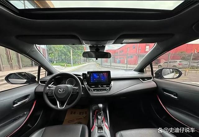 新款丰田雷凌实车，增加55毫米，动力2.0L/126千瓦/配CVT变速器-有驾