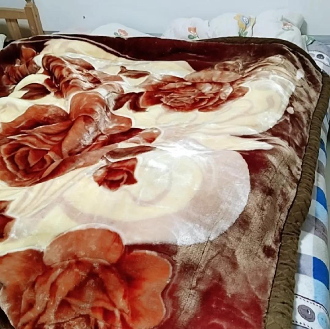 有一种痛苦叫“拉舍尔毛毯”,火了几十年,终究还是被淘汰了__有一种痛苦叫“拉舍尔毛毯”,火了几十年,终究还是被淘汰了