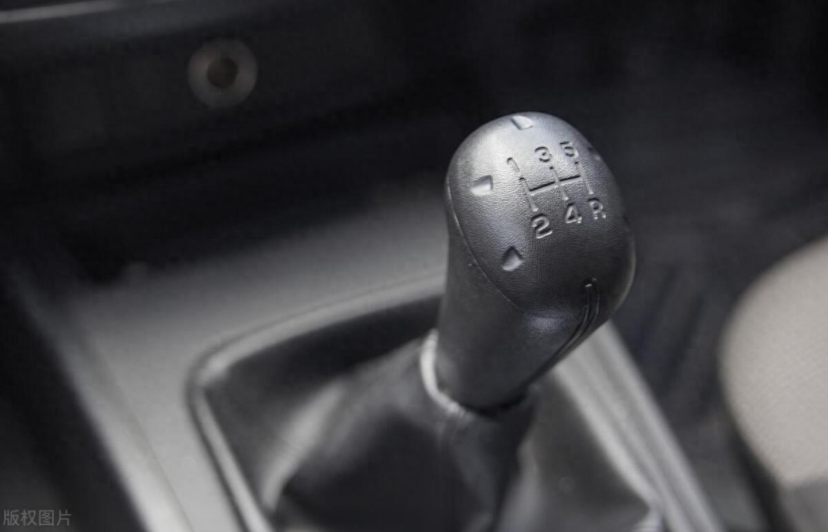 燃油车都快被淘汰了,车企为何还在生产手动挡?老司机告诉你原因_燃油车都快被淘汰了,车企为何还在生产手动挡?老司机告诉你原因_