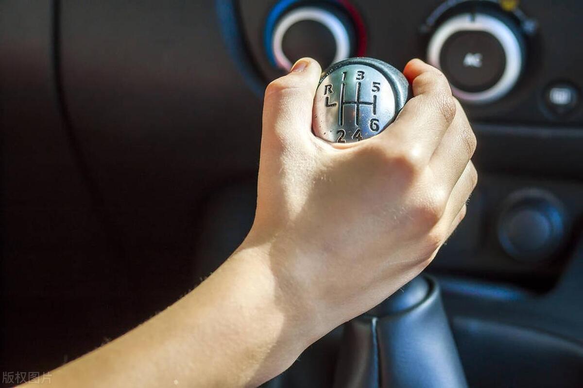 燃油车都快被淘汰了,车企为何还在生产手动挡?老司机告诉你原因_燃油车都快被淘汰了,车企为何还在生产手动挡?老司机告诉你原因_