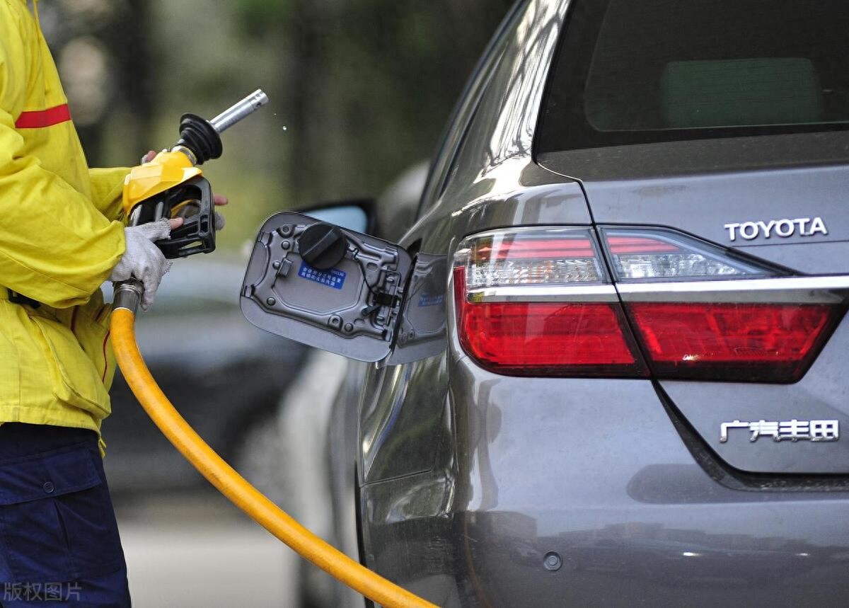 _买车燃油费什么意思_买车考虑油耗有意义吗