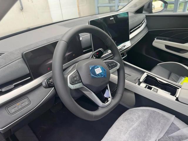 菱形纹理运动座椅提供了良好的支撑性和舒适性-有驾