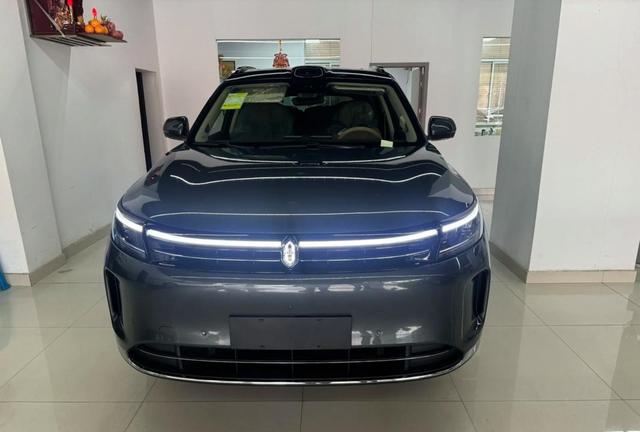 全新问界M7价格公布引发讨论，选配方案复杂但性能亮眼，不少消费者犹豫是否值得投资-有驾