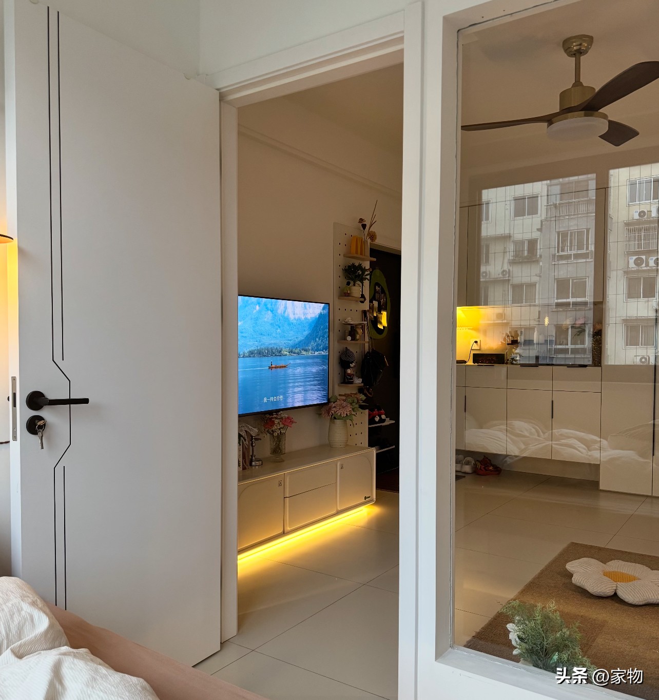 _客厅隔阳台用什么材料_阳台与客厅装隔断好还是不装好