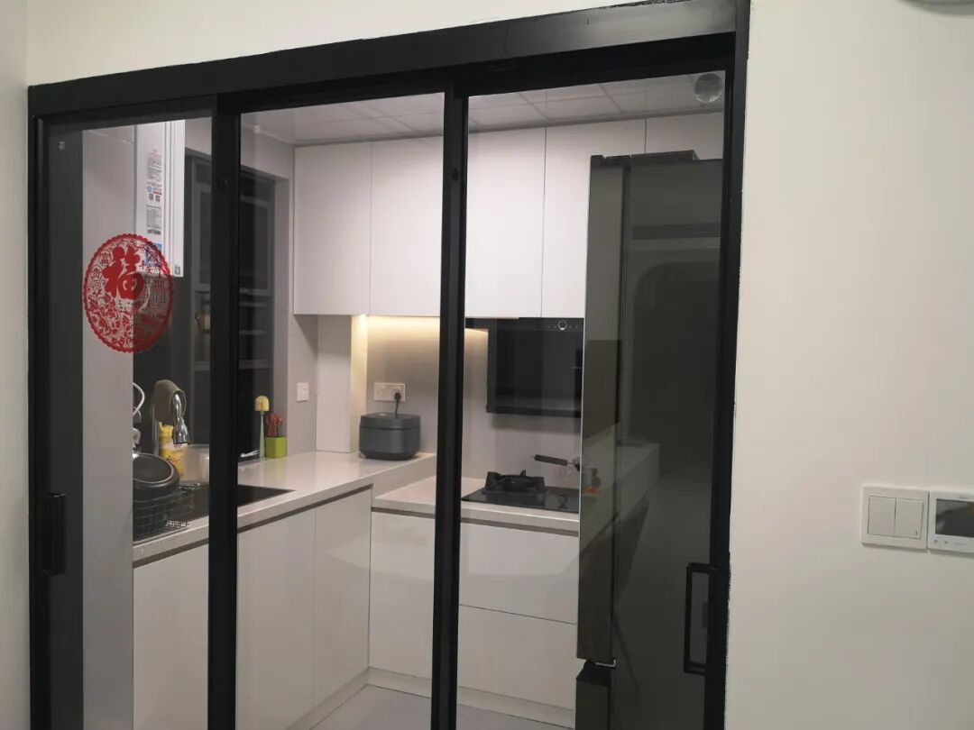 冰箱厨房位置摆放图_冰箱厨房橱柜的装饰效果图_