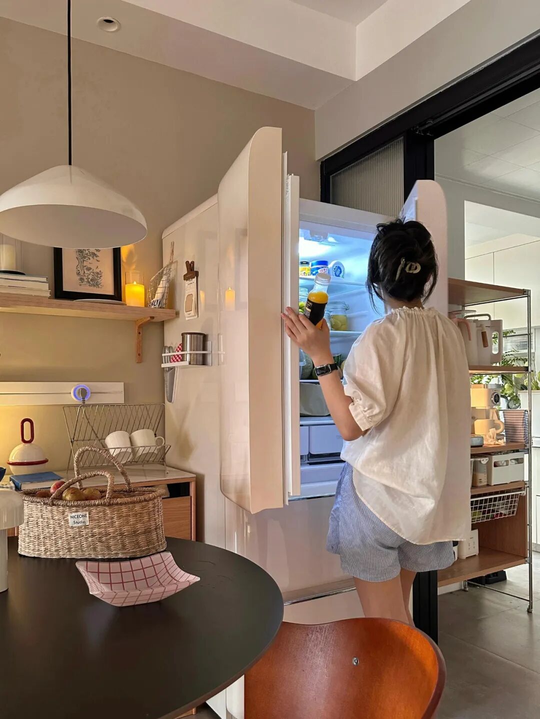 _冰箱厨房橱柜的装饰效果图_冰箱厨房位置摆放图