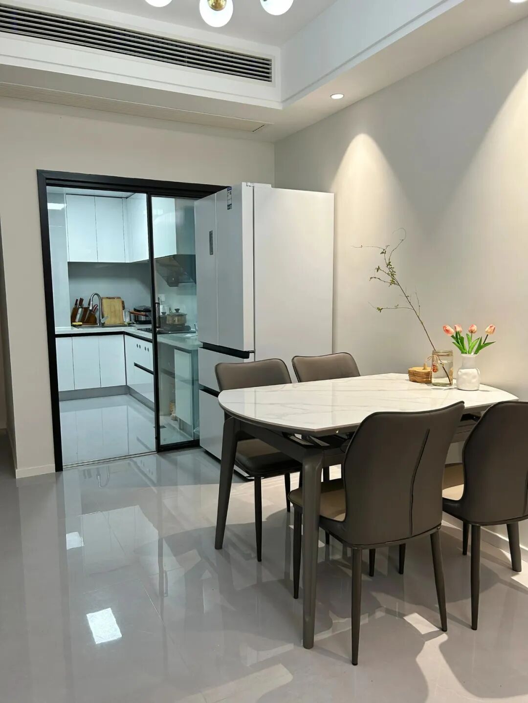 冰箱厨房橱柜的装饰效果图__冰箱厨房位置摆放图