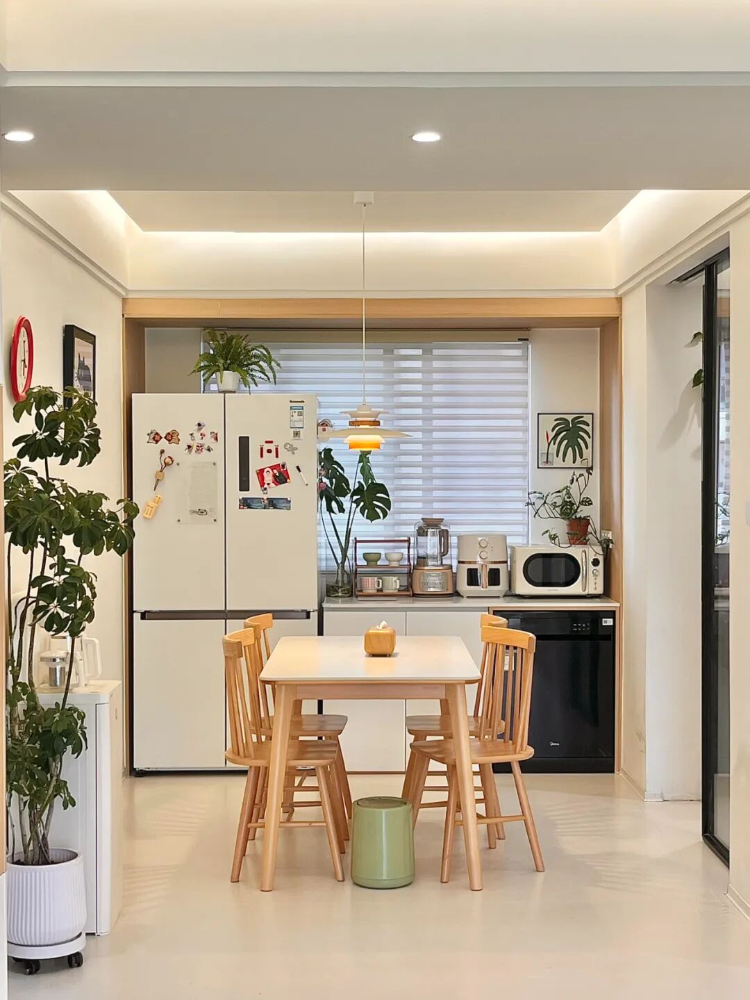 冰箱厨房位置摆放图_冰箱厨房橱柜的装饰效果图_