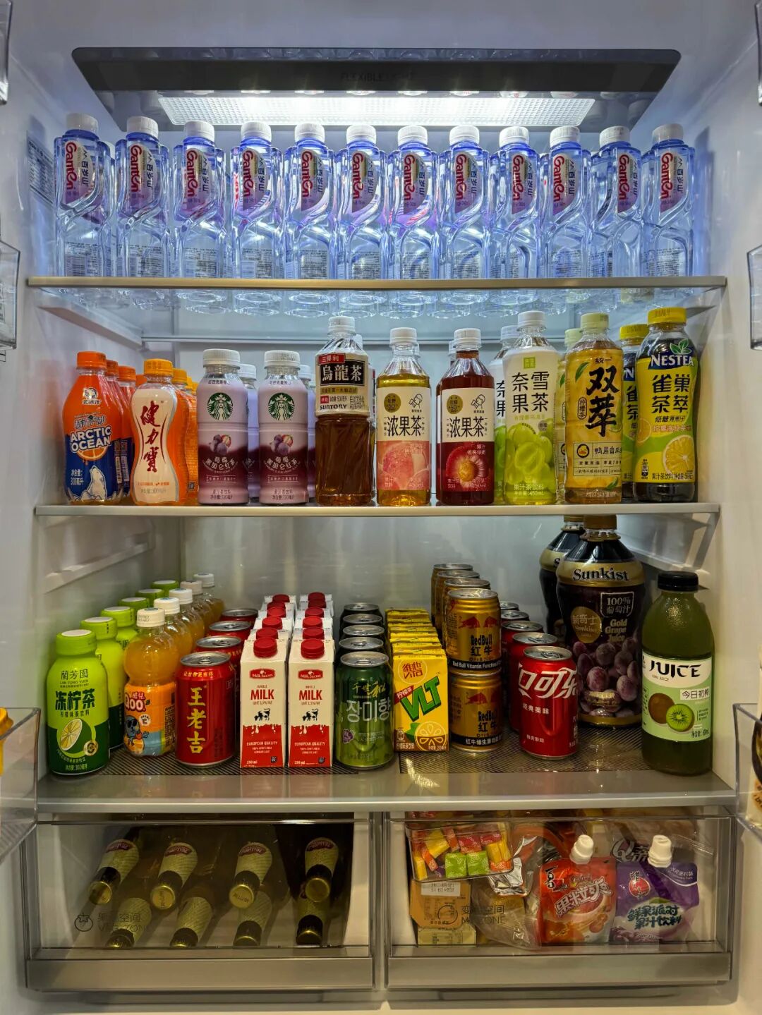 _冰箱厨房位置摆放图_冰箱厨房橱柜的装饰效果图