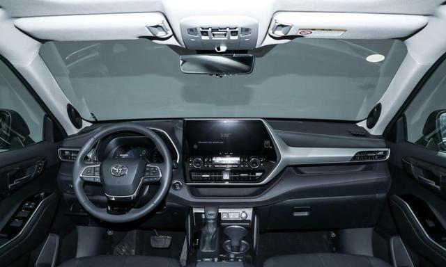 燃油SUV大洗牌,吉利在榜单中占据三席,锋兰达排名靠后,锐界销量跌至第47位,市场格局正迎来新一轮调整-有驾