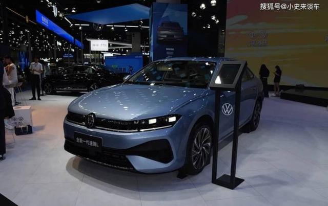 全新迈腾在成都车展闪耀登场，德系智驾重塑B级新标杆，兼顾年轻化设计与豪华质感，全面提升动力油耗表现成为全方位的优质选择-有驾