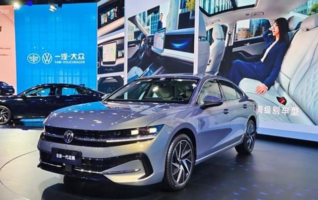 全新迈腾在成都车展闪耀登场，德系智驾重塑B级新标杆，兼顾年轻化设计与豪华质感，全面提升动力油耗表现成为全方位的优质选择-有驾