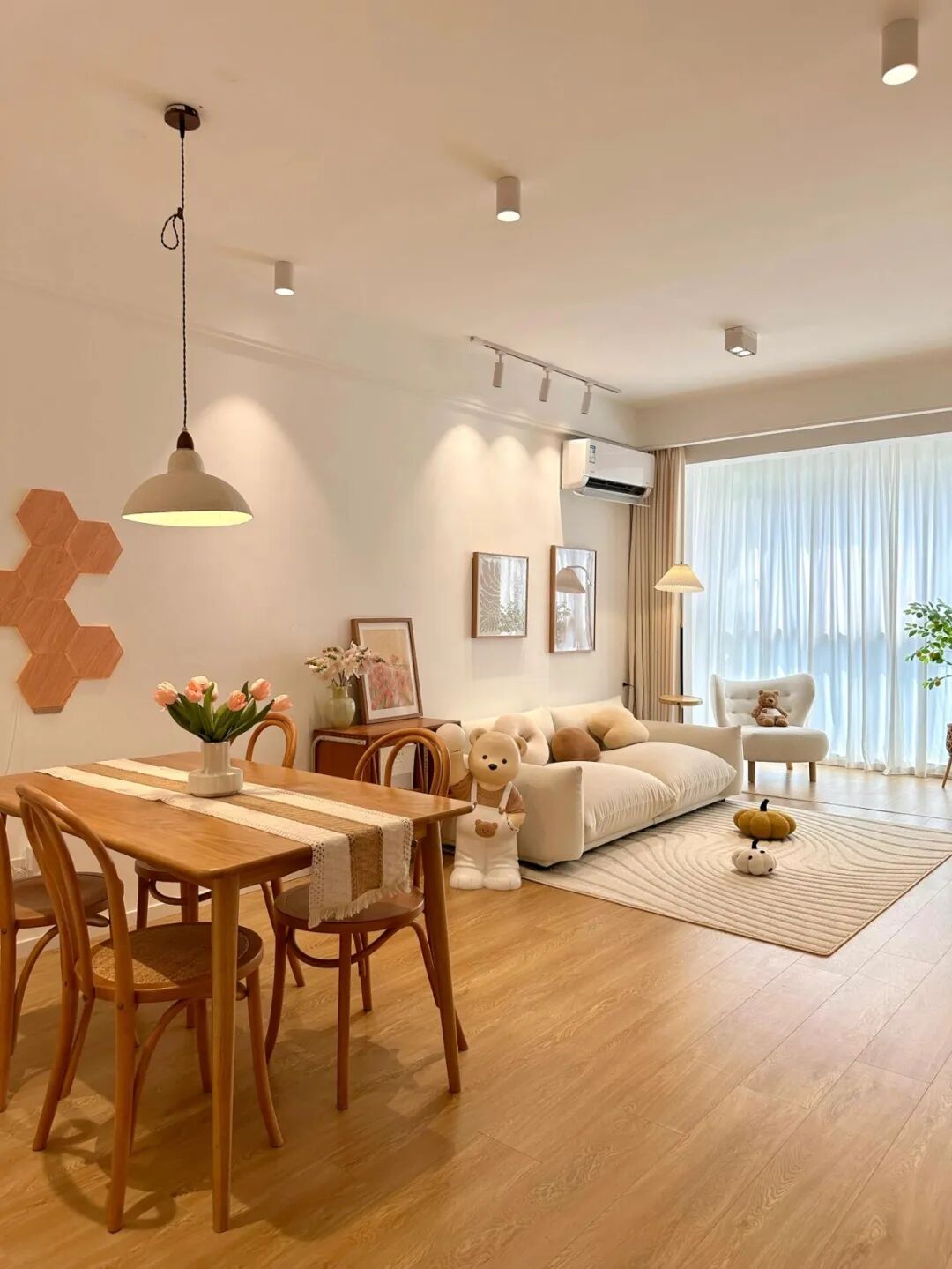 _客厅安挂式空调怎么安好看_客厅空调挂机怎么装饰