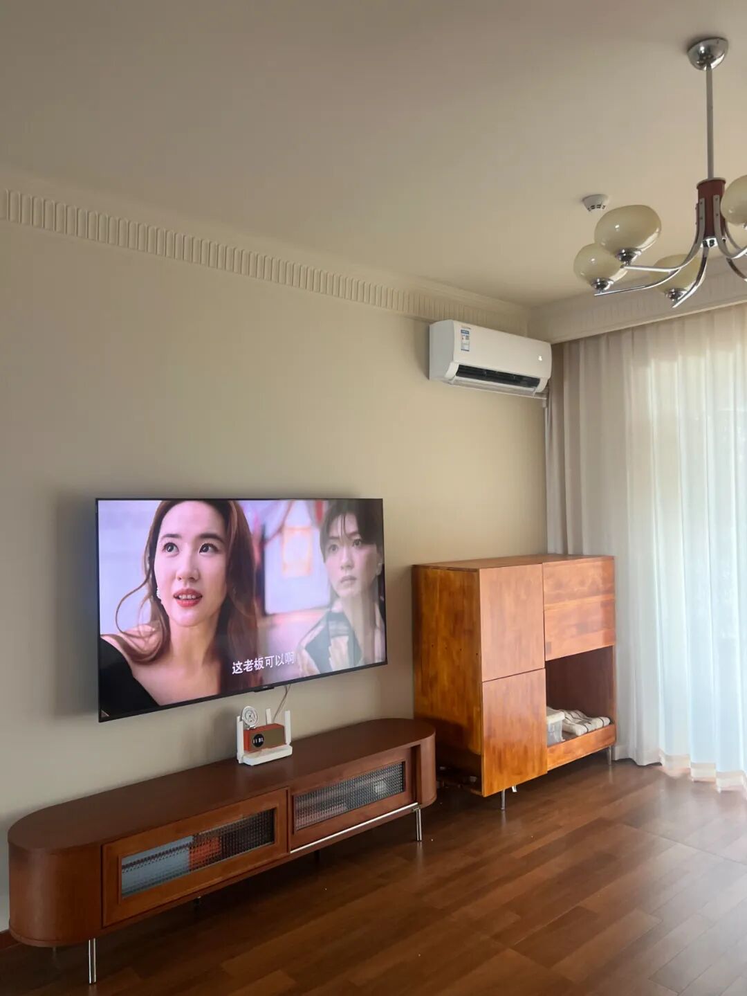 _客厅安挂式空调怎么安好看_客厅空调挂机怎么装饰