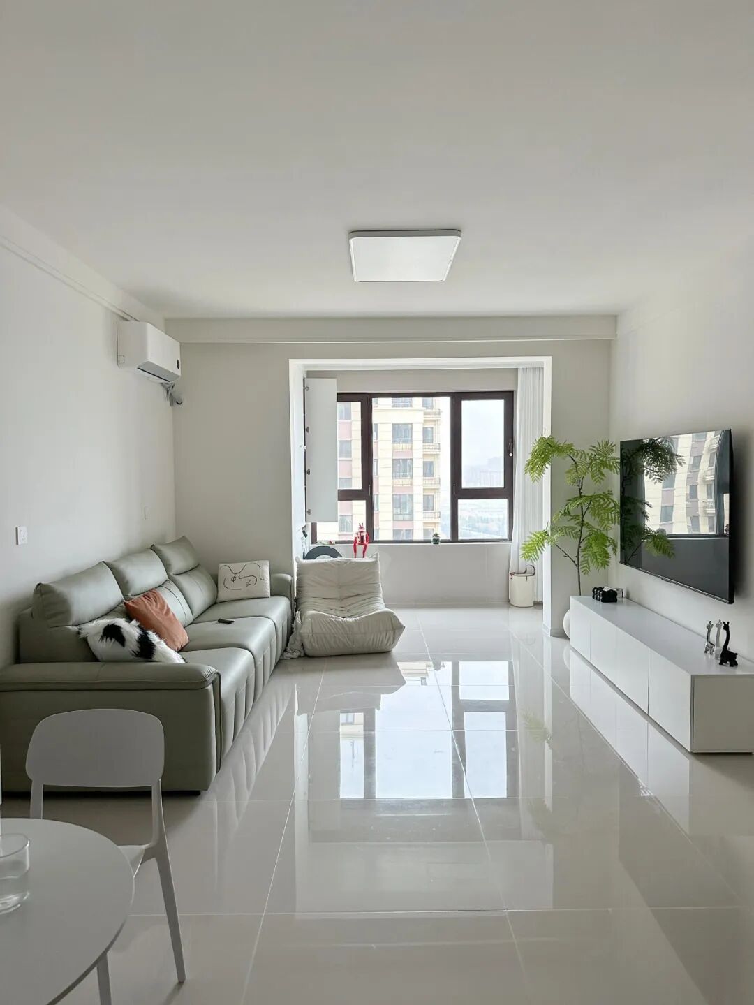 客厅安挂式空调怎么安好看__客厅空调挂机怎么装饰