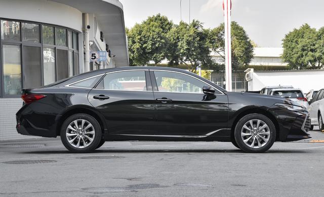 丰田直降至13.88万，近5米车配10气囊，月销11364辆-有驾