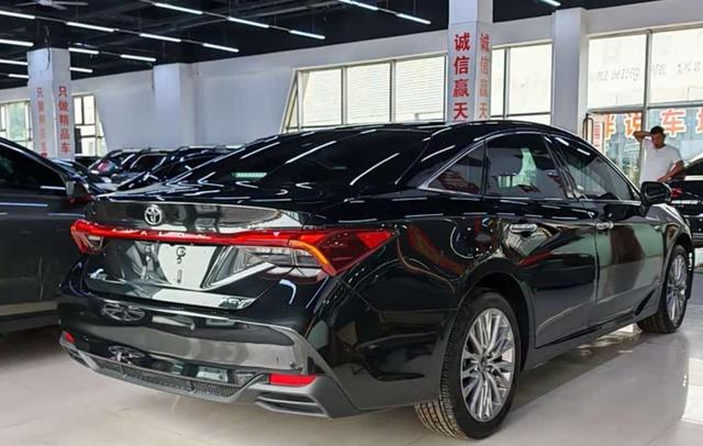 丰田直降至13.88万，近5米车配10气囊，月销11364辆-有驾