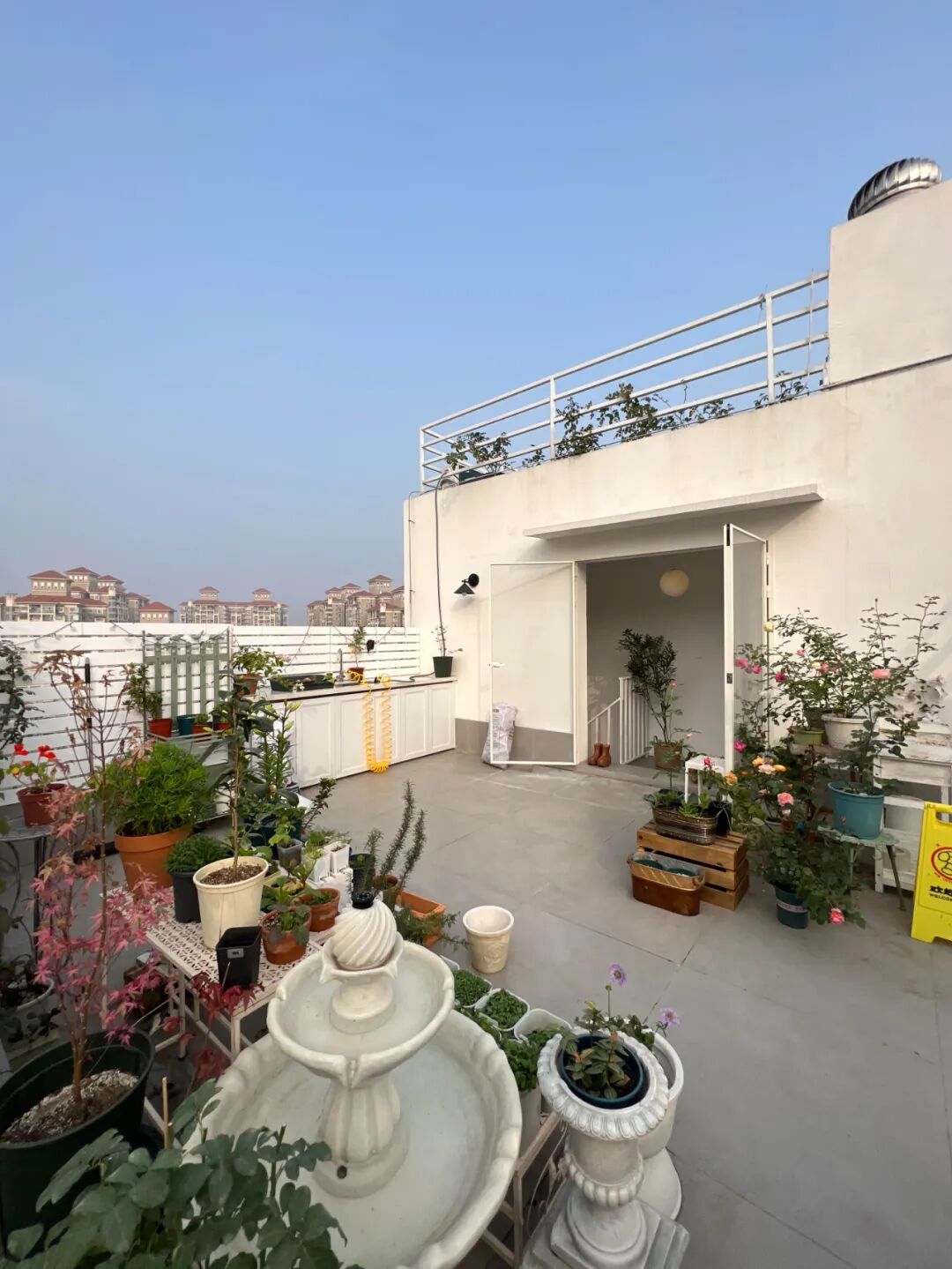 有一种尴尬叫买了“顶楼露台房”,想象很美好,住起来却一言难尽__有一种尴尬叫买了“顶楼露台房”,想象很美好,住起来却一言难尽