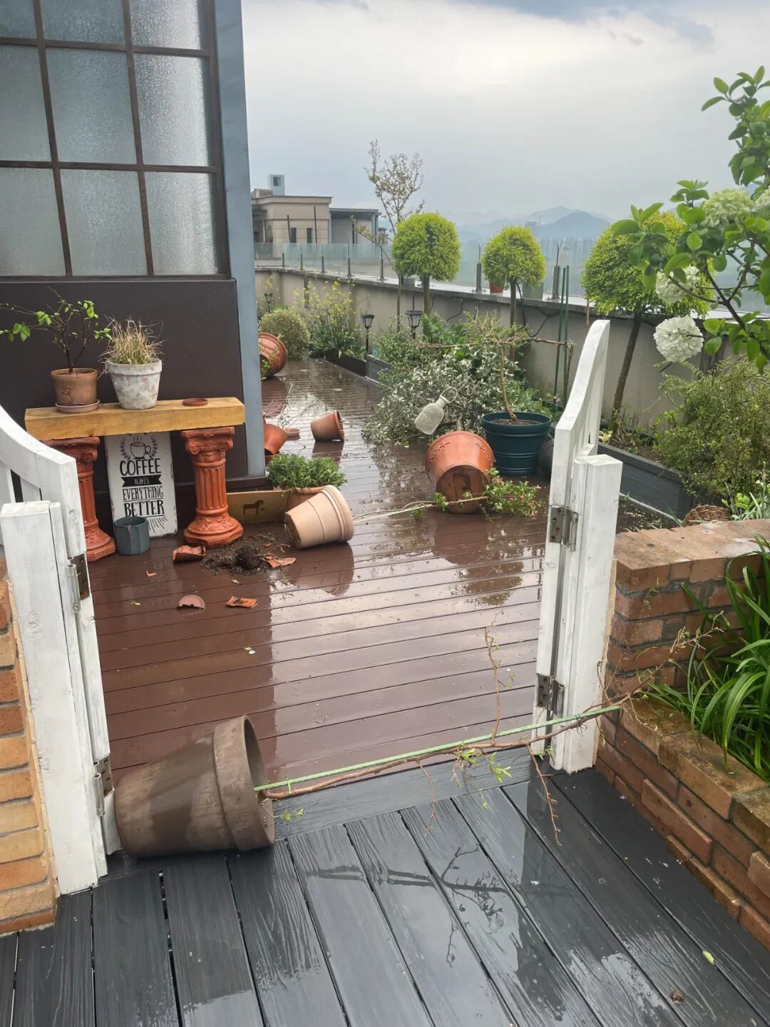 有一种尴尬叫买了“顶楼露台房”,想象很美好,住起来却一言难尽_有一种尴尬叫买了“顶楼露台房”,想象很美好,住起来却一言难尽_