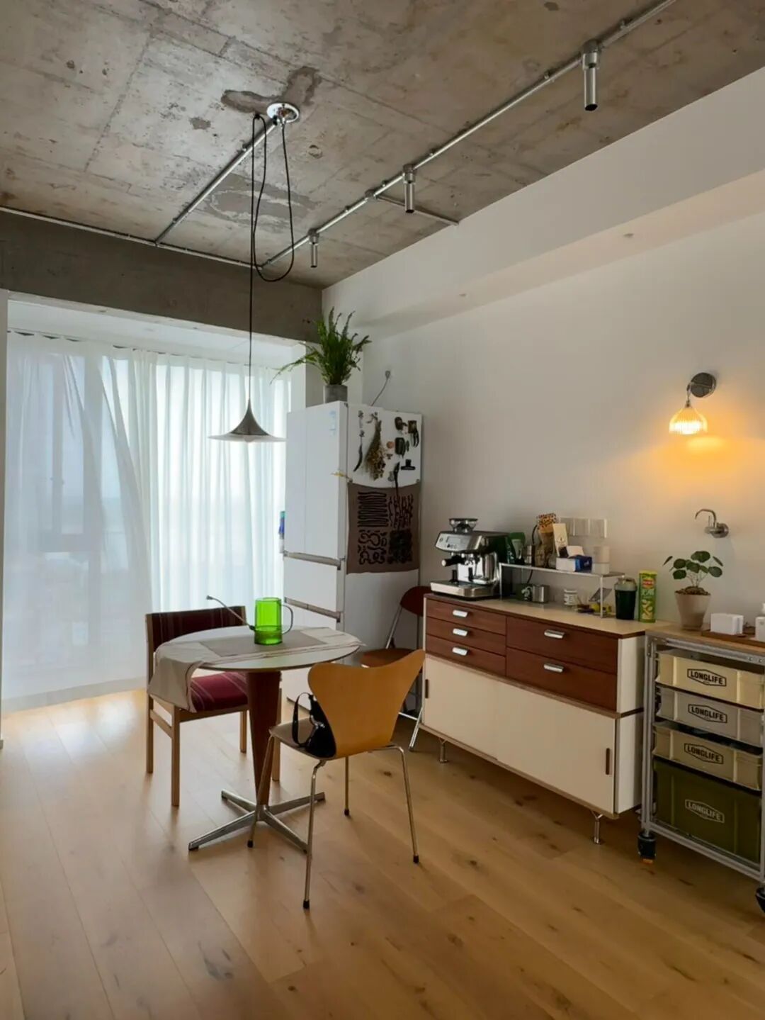 女子毛坯房装修__新地球发现引网友畅想