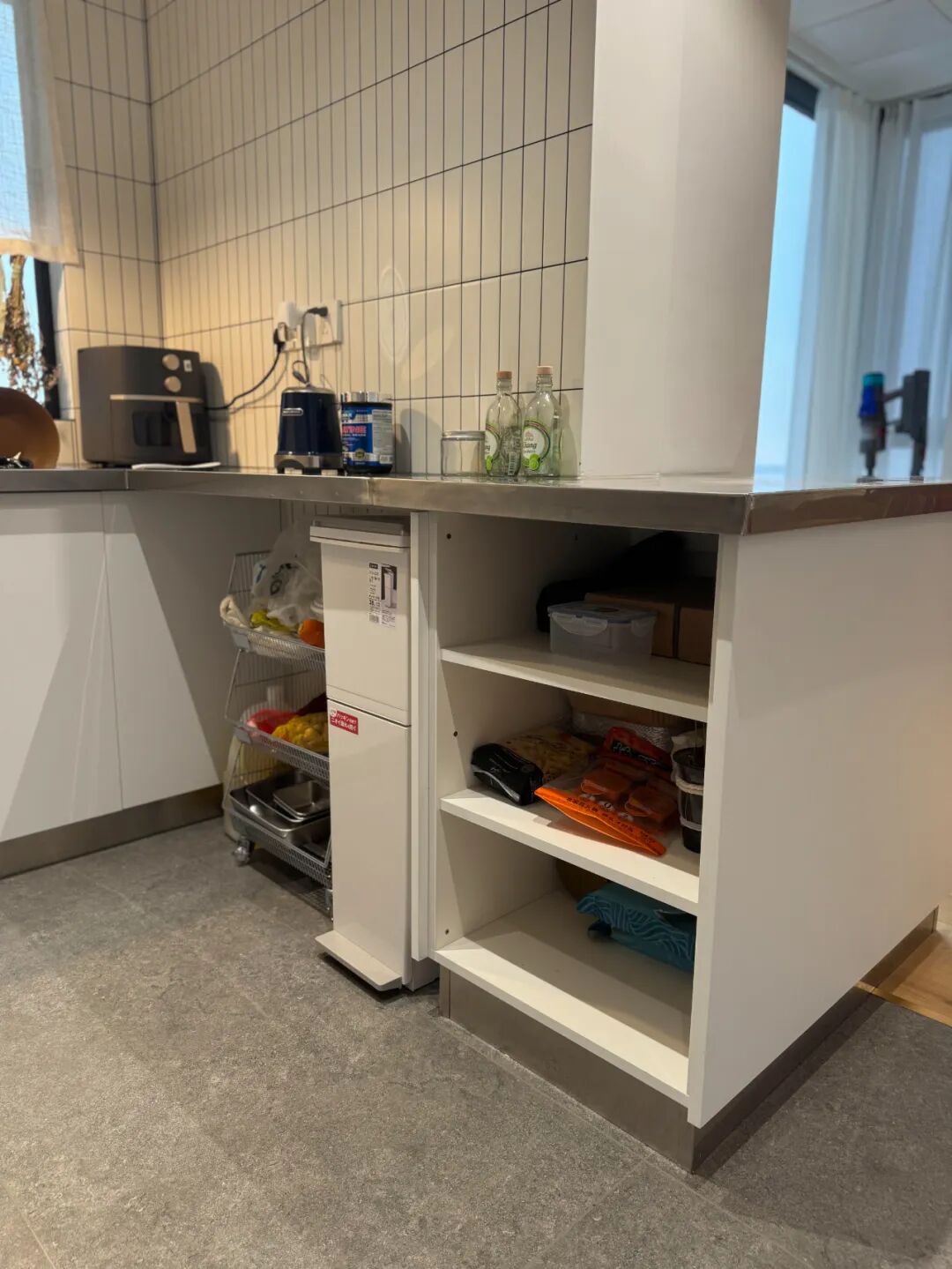 新地球发现引网友畅想__女子毛坯房装修