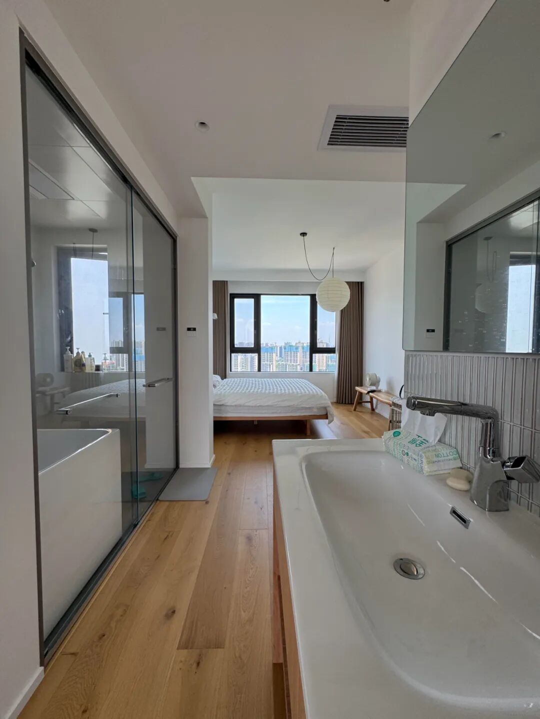 新地球发现引网友畅想__女子毛坯房装修