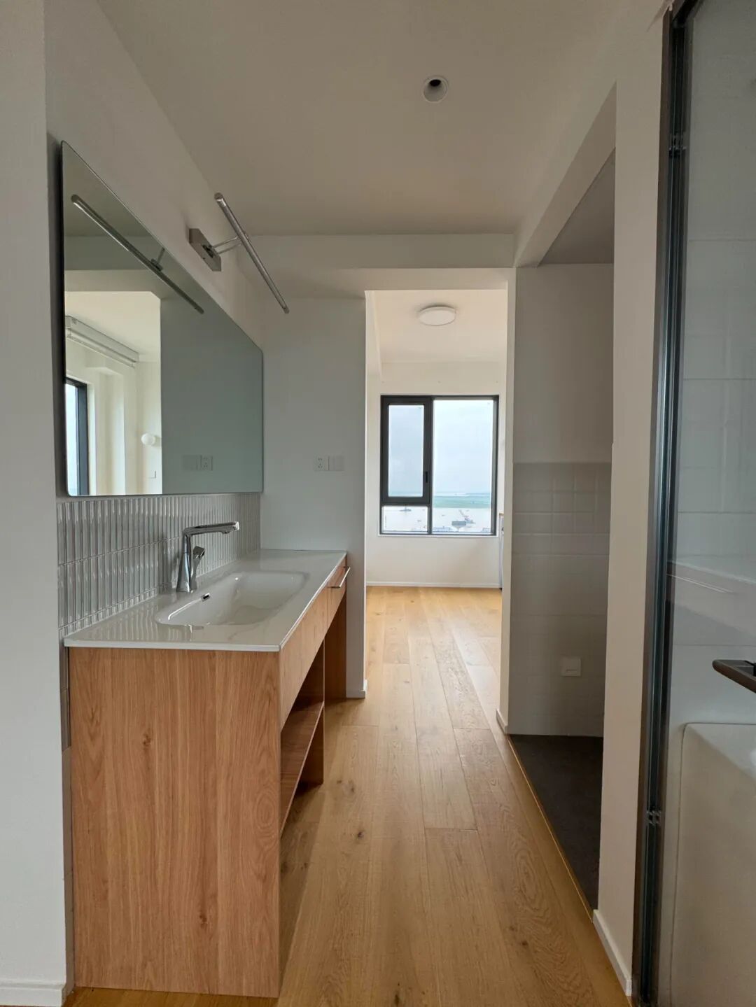 女子毛坯房装修__新地球发现引网友畅想