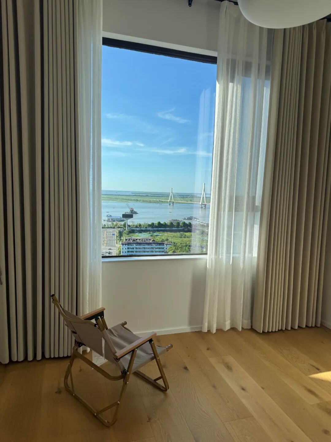 新地球发现引网友畅想_女子毛坯房装修_