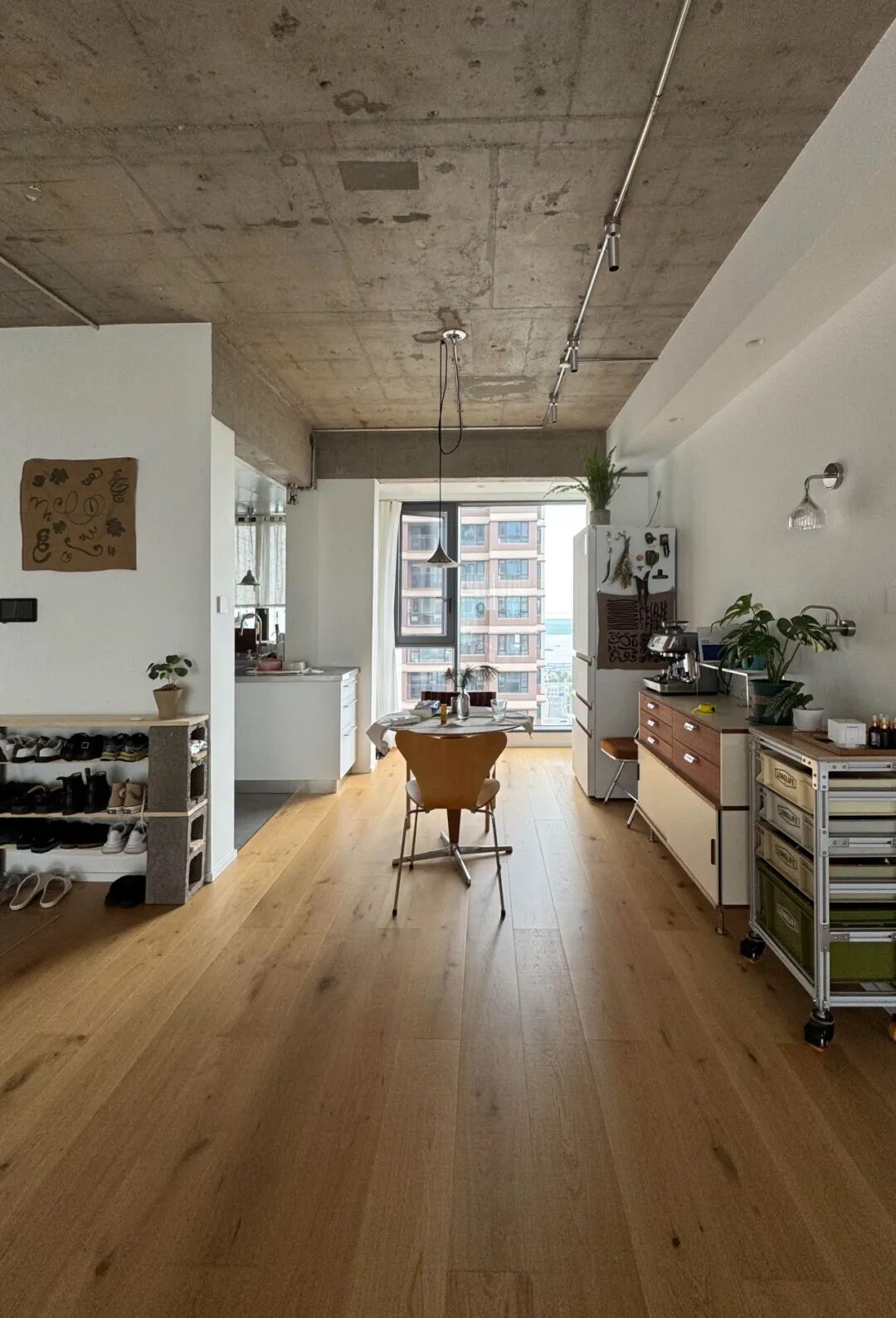 _新地球发现引网友畅想_女子毛坯房装修