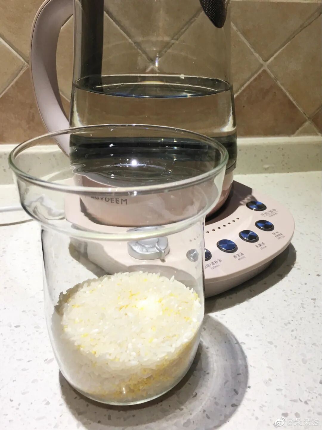 _还是年轻人脑洞大！“办公用品”换个方式用，竟比专门买的还好用_还是年轻人脑洞大！“办公用品”换个方式用，竟比专门买的还好用