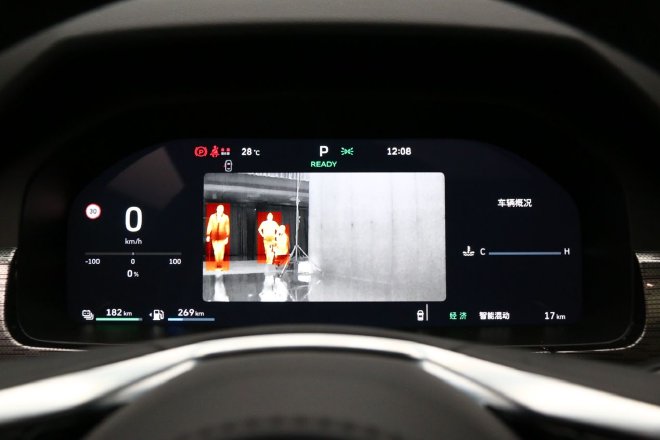 朋克?坦克?当越野车碰上潮流 实拍全新坦克400Hi4-Z