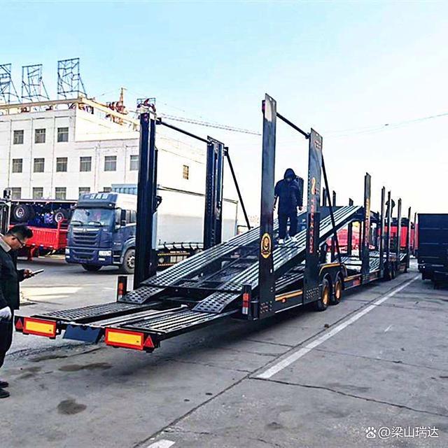 河北八位一体轿运半挂车-有驾