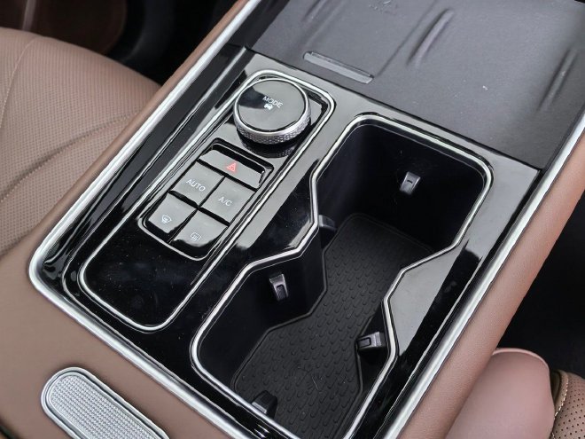 油电同智新标杆 静态实拍奇瑞瑞虎9X五座版