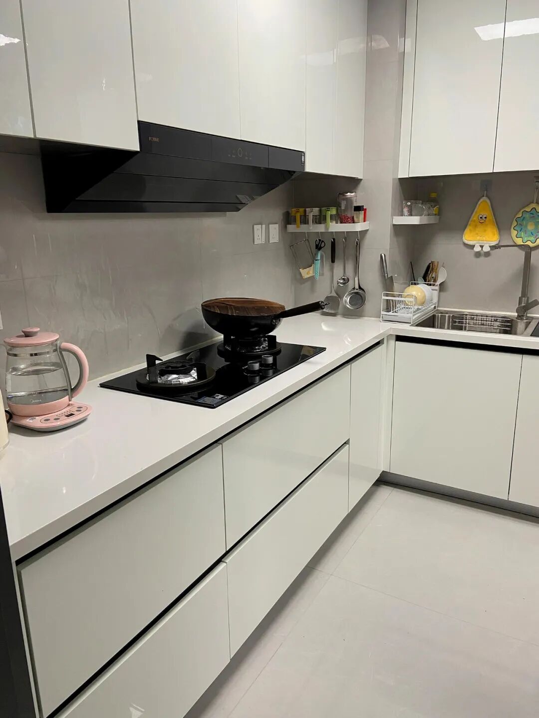 阳台收纳柜子格子设计__居家收纳一点通